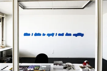 Psychopompos 1. When I listen to myself I cant hear anything. Wallinstallation. aluminium. 450 x 30 cm. 2011. Edition of 8